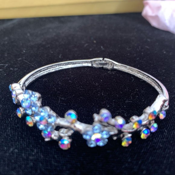 COPY - 🆕🔥SWAROVSKI Blue Crystals Very Shiny Bracelet - Picture 4 of 5